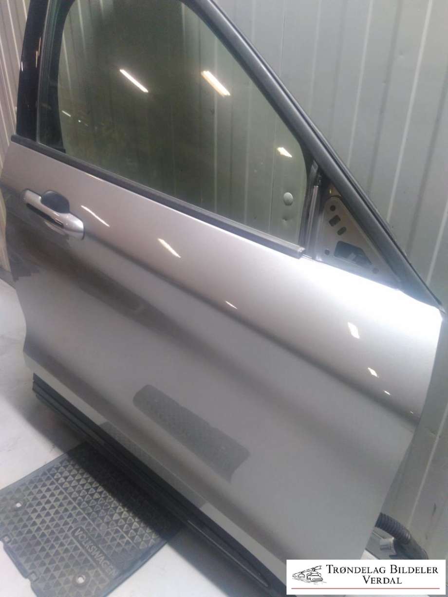 Dør høyre foran til Ford Explorer 2020-->>  (|P/N)