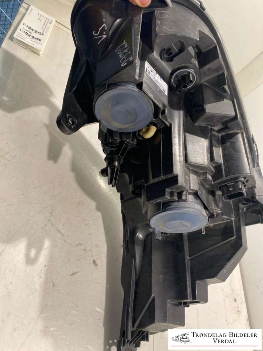 Frontlykt venstre halogen til Renault Express 2021-->> (260605755R|)