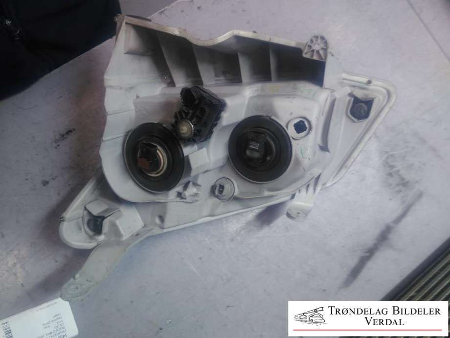 Frontlykt høyre halogen til Isuzu D-Max 2012-2017 (Type II, Fase 1)