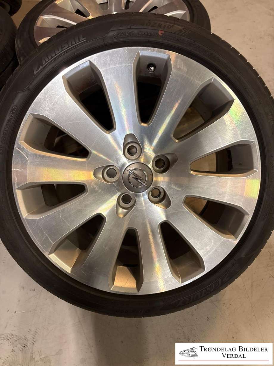 Hjulsett aluminium sommer til Opel Insignia A 2009-2014 (LANDSAIL|245/40R19|DOT: 0122|DYBDE: 7MM)