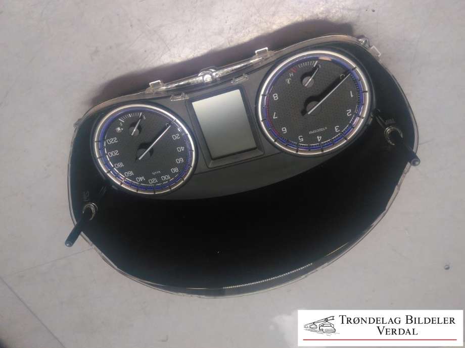 Instrumentpanel til Suzuki SX4 S-CROSS 2013-->> (Type II) (3411057T20|)