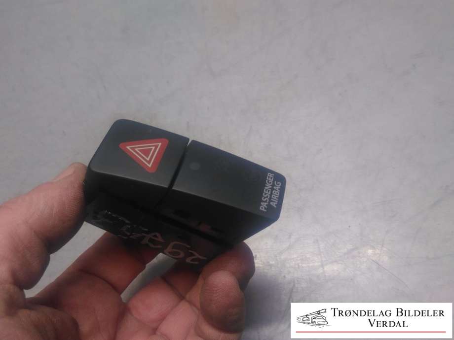 Bryter nødblink til Suzuki SX4 S-CROSS, 2013-->> (Type II)