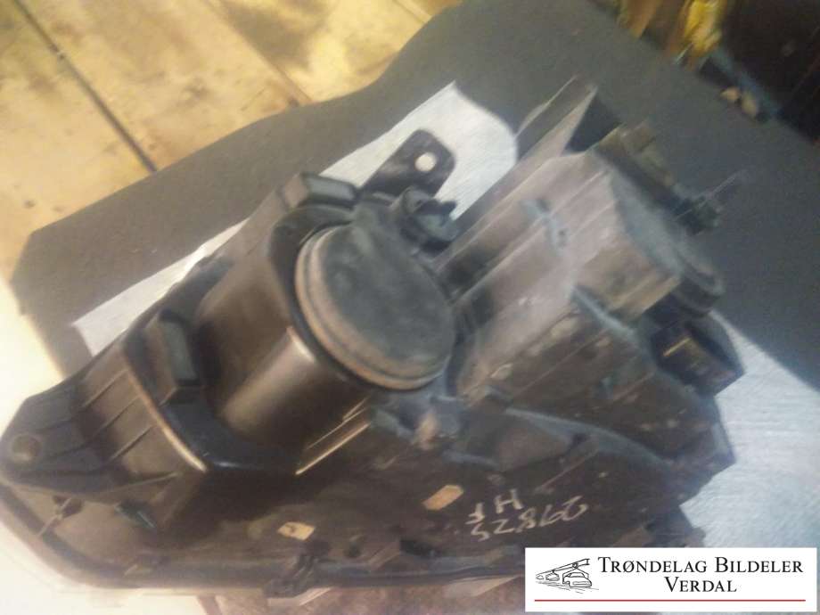 Frontlykt høyre halogen til VW Amarok 2010-2016 (Type I, Fase 1)  (2H1941016M|)