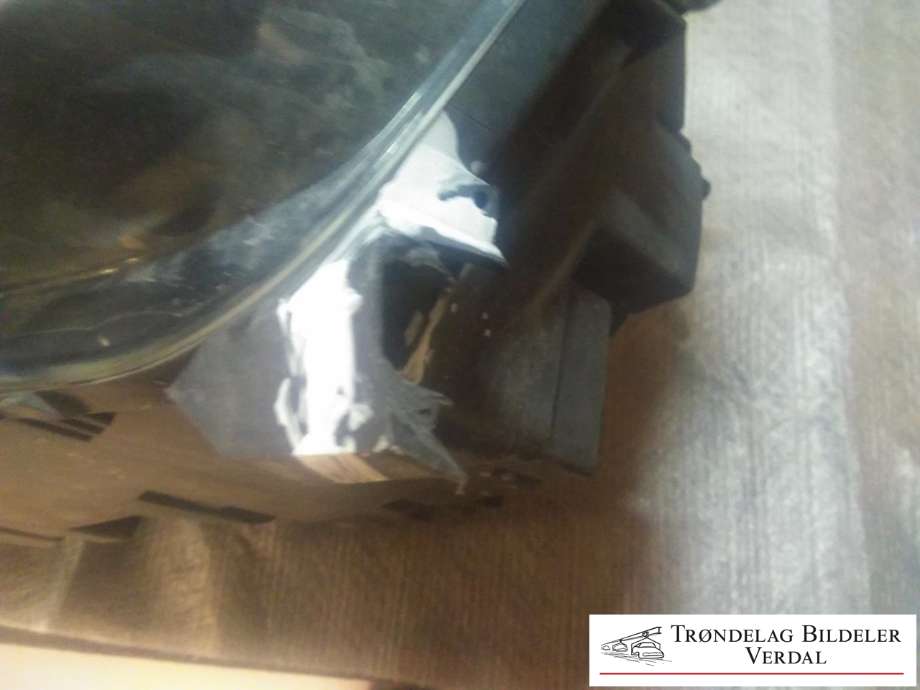 Frontlykt venstre halogen til VW Amarok 2010-2016 (Type I, Fase 1) (2H1941015M|)