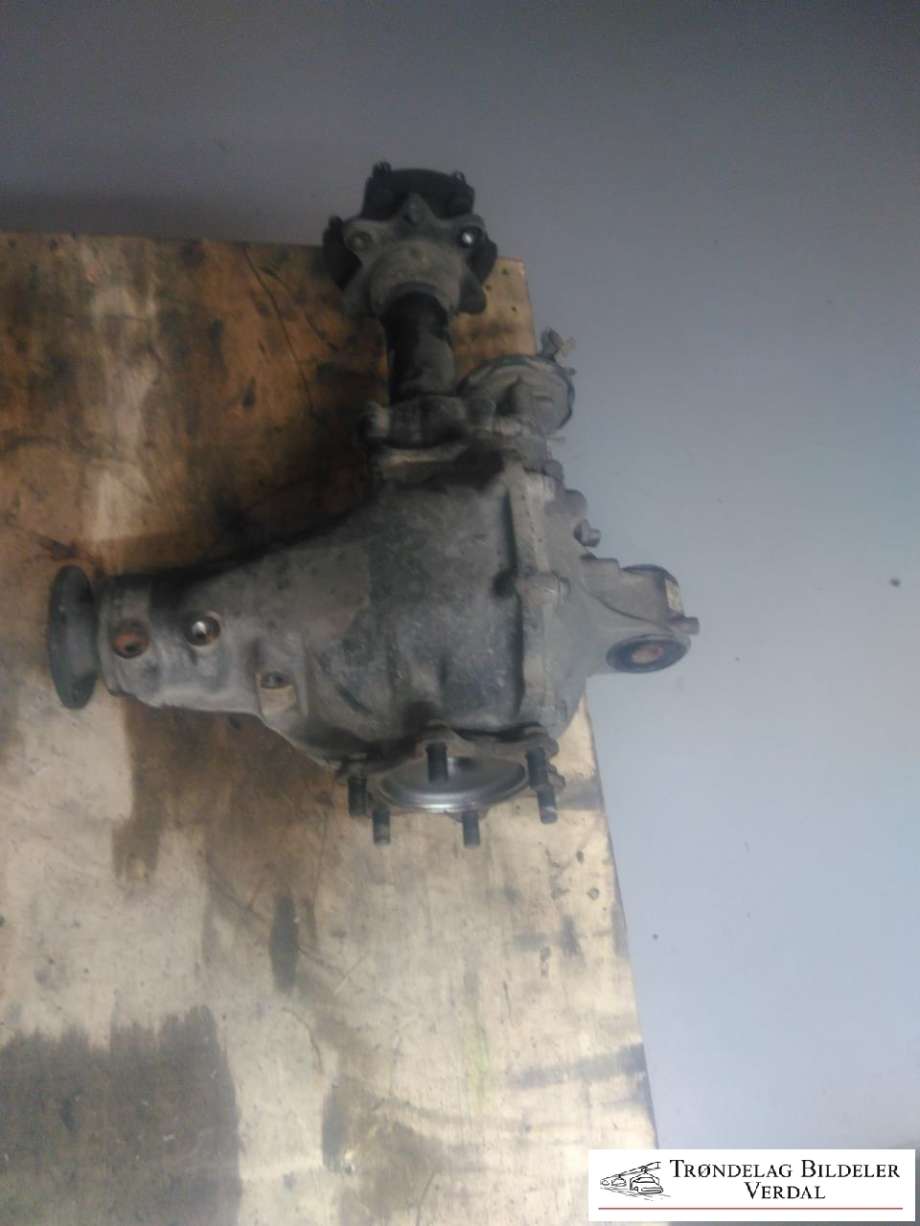 Kardang klokke foran til Toyota Hilux 2002-2005  (|P/N)