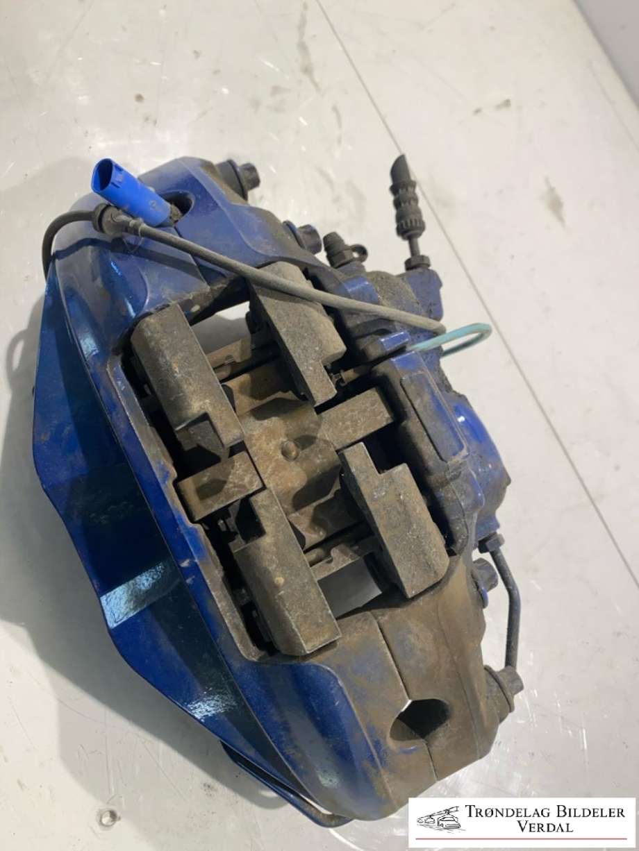 Bremsecaliper venstre foran til BMW 5-Serie, 2017-->> (G30/G31) (G30/G31) (34 11 6 891 273)