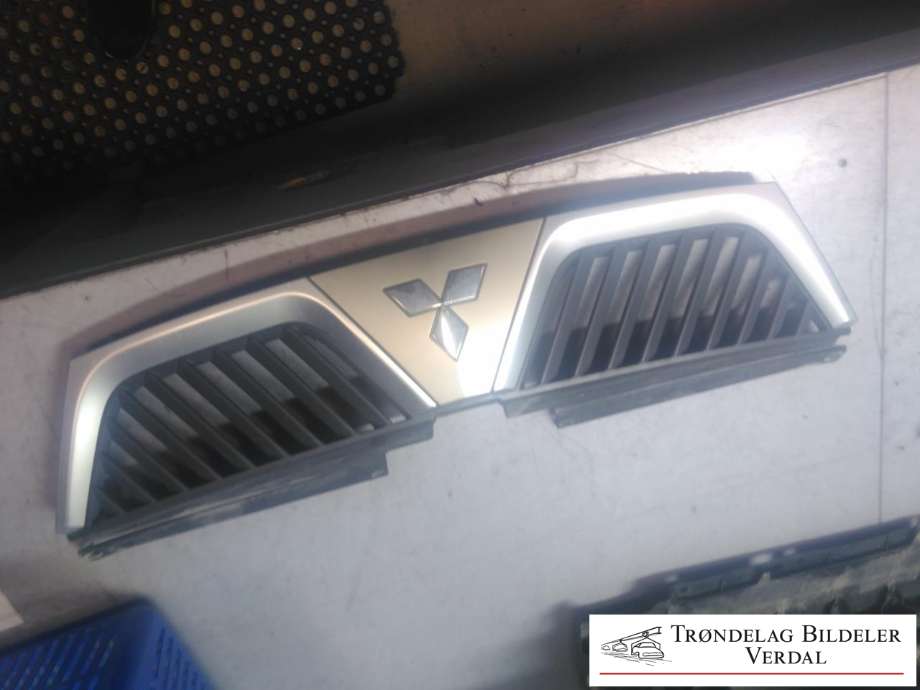 Grill til Mitsubishi Outlander, 2007-2010 (Type II, Fase 1)