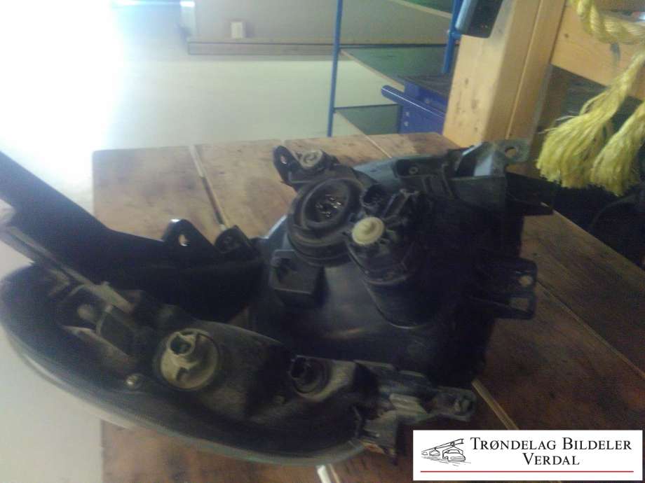 Frontlykt venstre halogen til Ford Ranger (Europa) 2007-2011 (|P/N)