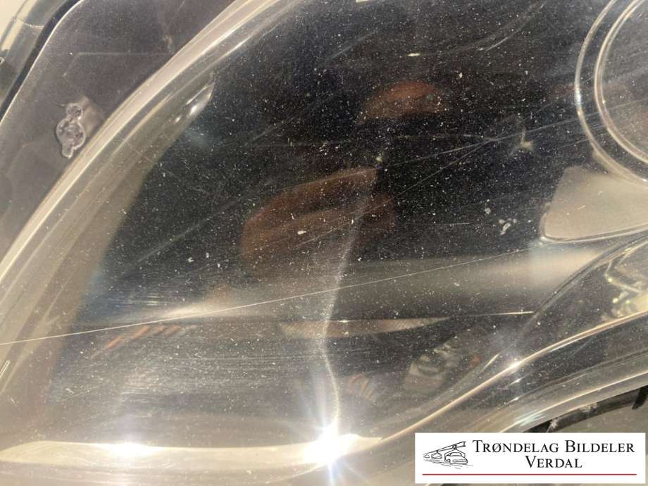 Frontlykt venstre halogen til Opel Zafira Tourer 2012-2018  (39009021|13399858|)