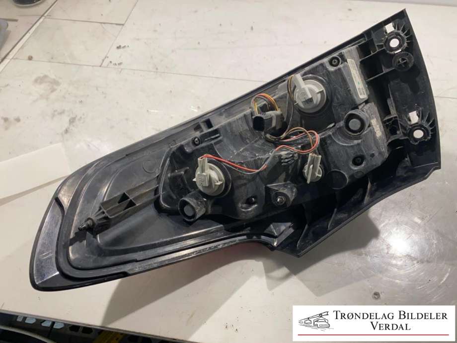 Baklykt venstre ytre til Opel Zafira Tourer 2012-2018 (13278784AAJ|)