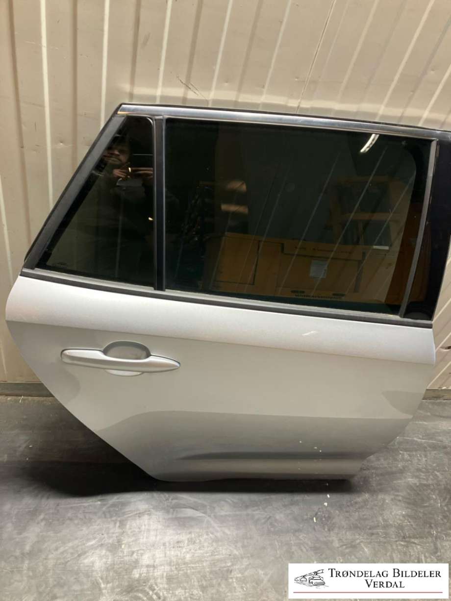 Dør høyre bak til Toyota Corolla 2019-->>  (6700302560|)