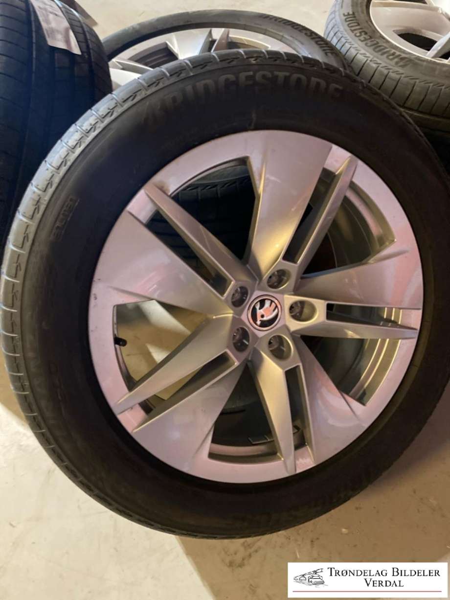Hjulsett aluminium sommer til Škoda Enyaq 2021-->> (BRIDGESTONE|235/55R19|DOT: 2124|DYBDE: 7 MM)