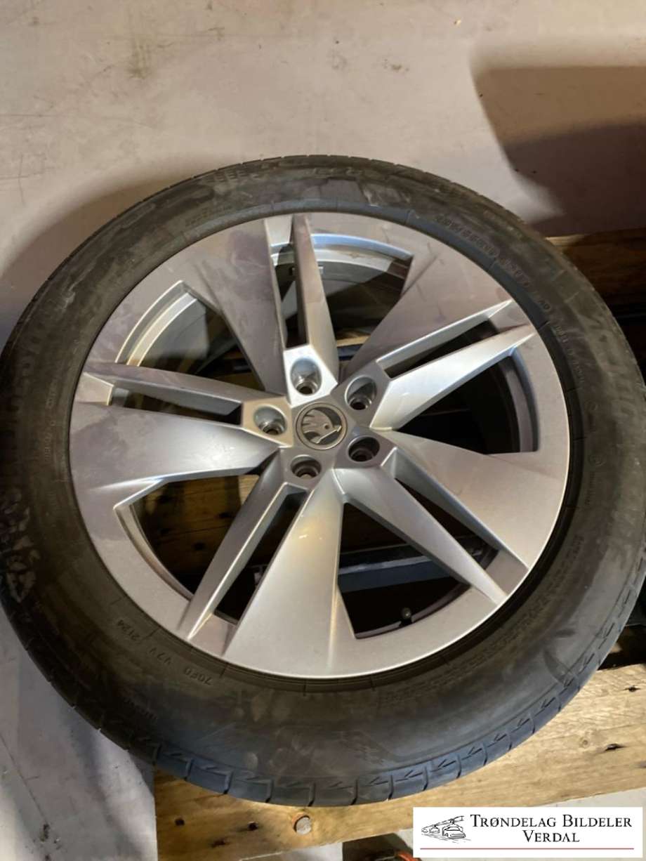 Hjulsett aluminium sommer til Škoda Enyaq 2021-->> (BRIDGESTONE|235/55R19|DOT: 2124|DYBDE: 7 MM)