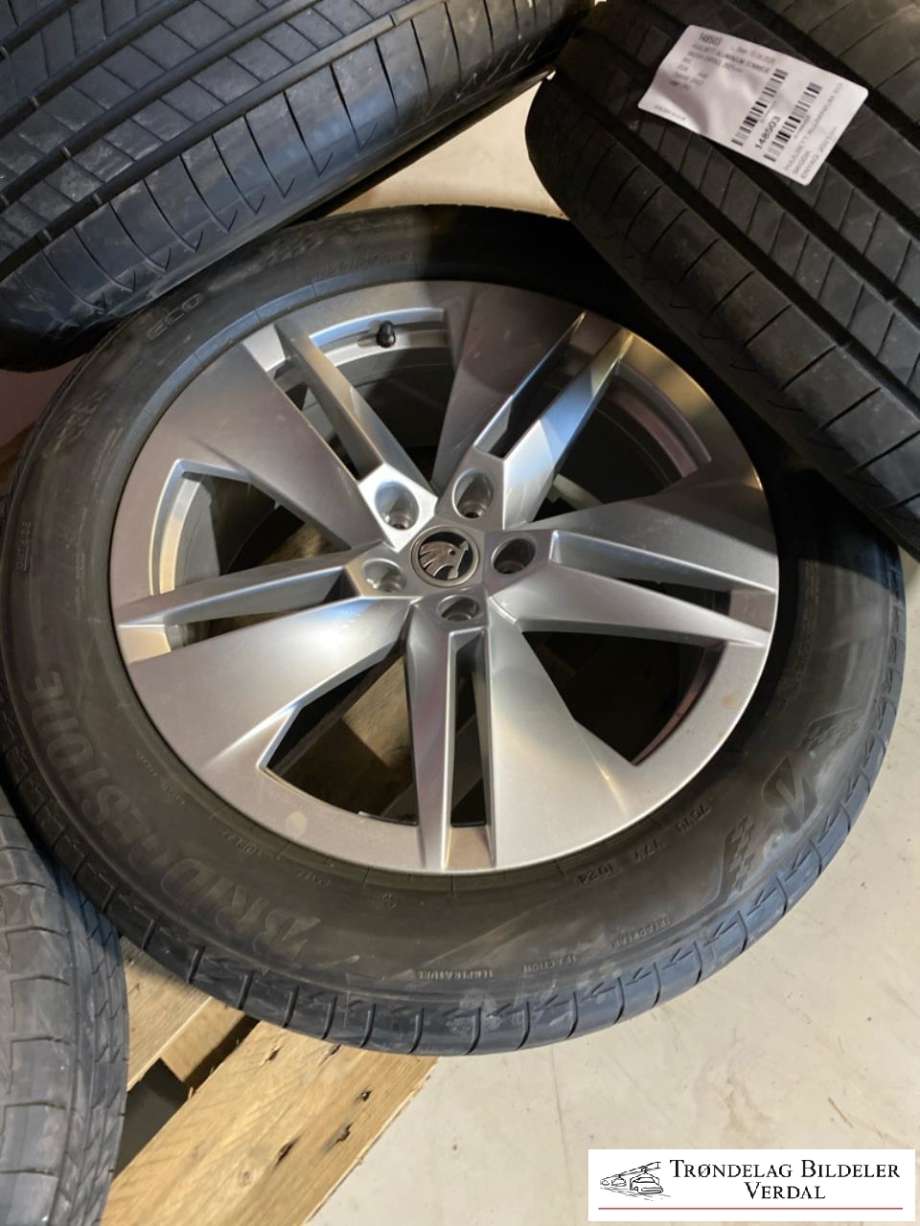 Hjulsett aluminium sommer til Škoda Enyaq 2021-->> (BRIDGESTONE|235/55R19|DOT: 2124|DYBDE: 7 MM)