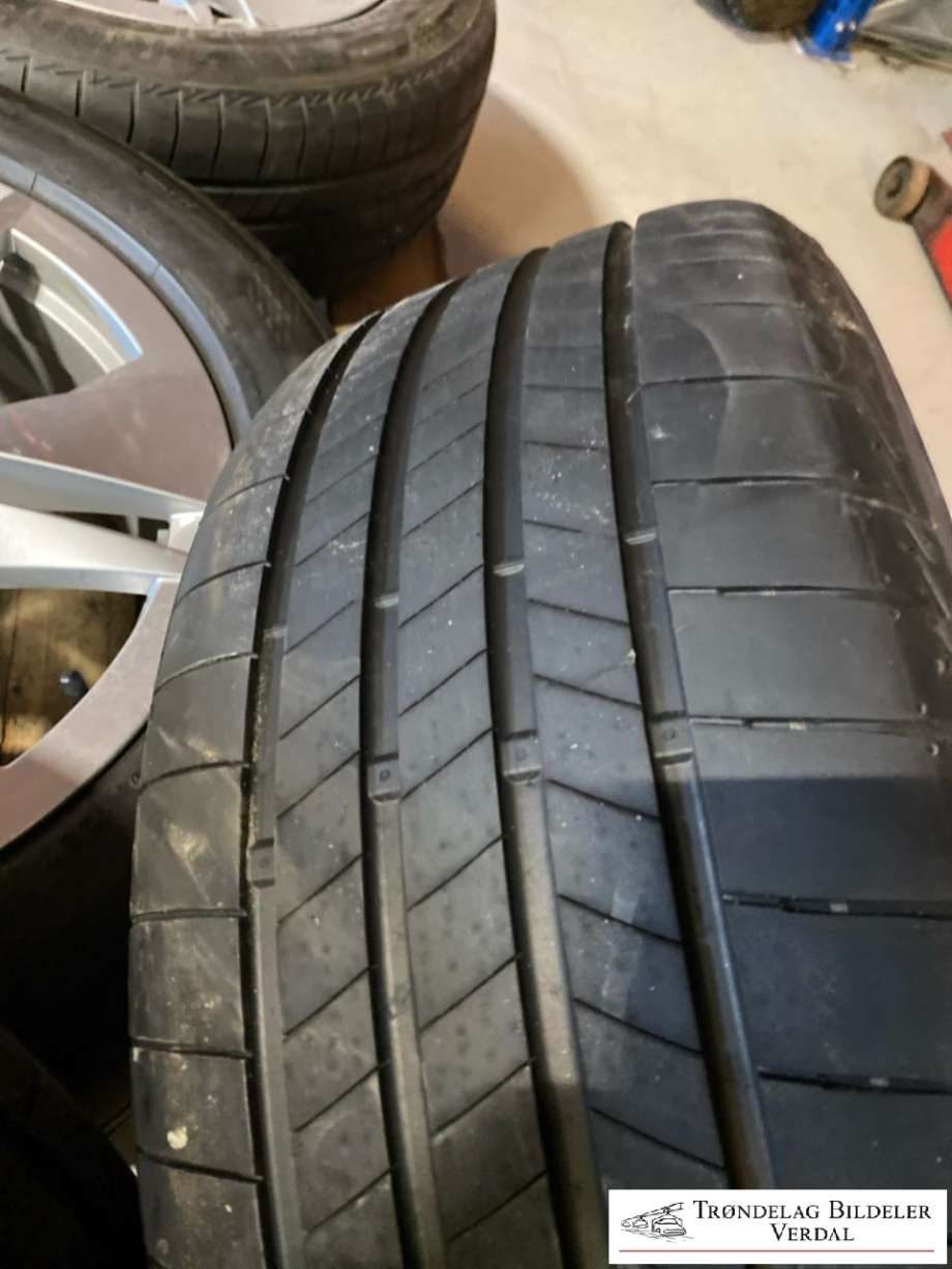 Hjulsett aluminium sommer til Škoda Enyaq 2021-->> (BRIDGESTONE|235/55R19|DOT: 2124|DYBDE: 7 MM)