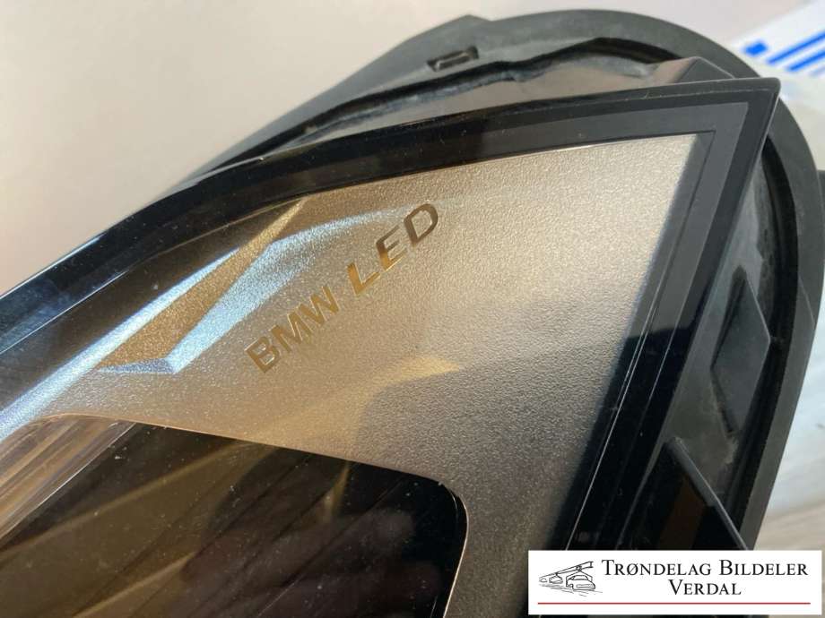 Frontlykt venstre xenon til BMW X1 2015-2022 (F48) (F48) (3 11 9 477 811|)