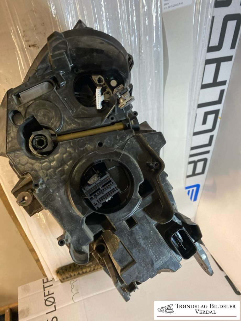 Frontlykt venstre xenon til BMW X1 2015-2022 (F48) (F48) (3 11 9 477 811|)