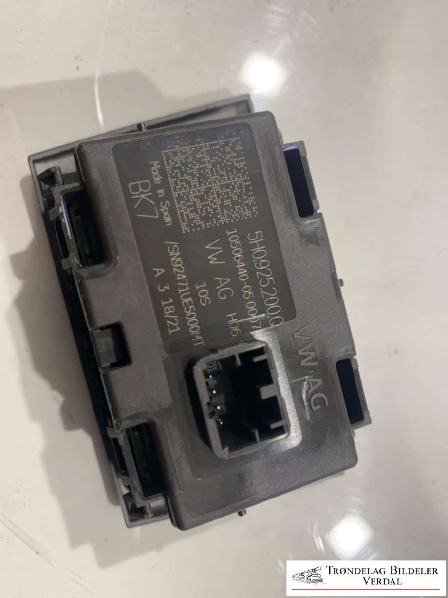 Bryter nødblink til VW Caddy 2020-->> (Type IV)  (5H0925200Q|)