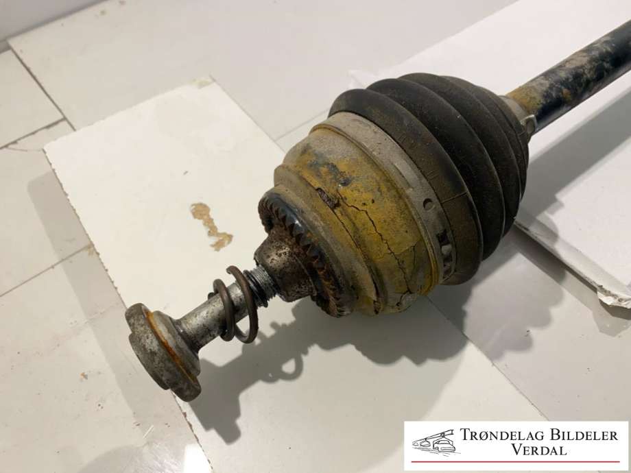 Drivaksel venstre foran, diesel/automat til BMW X3 2010-2017 (F25) (F25) (7598027|)