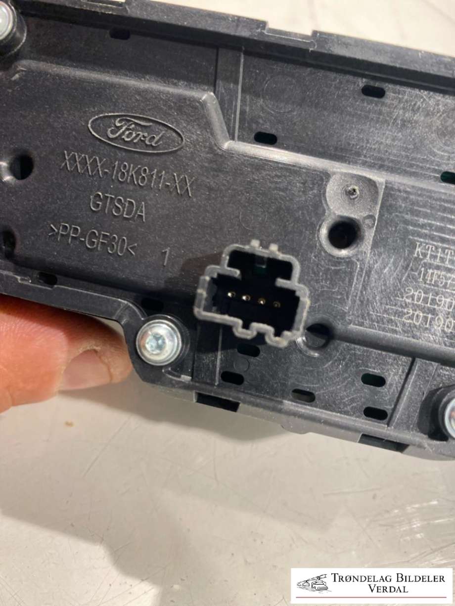 Bilstereo betjeningspanel til Ford Transit Connect 2018-->> Type II, Fase 2  (KT1T18K811CB|)