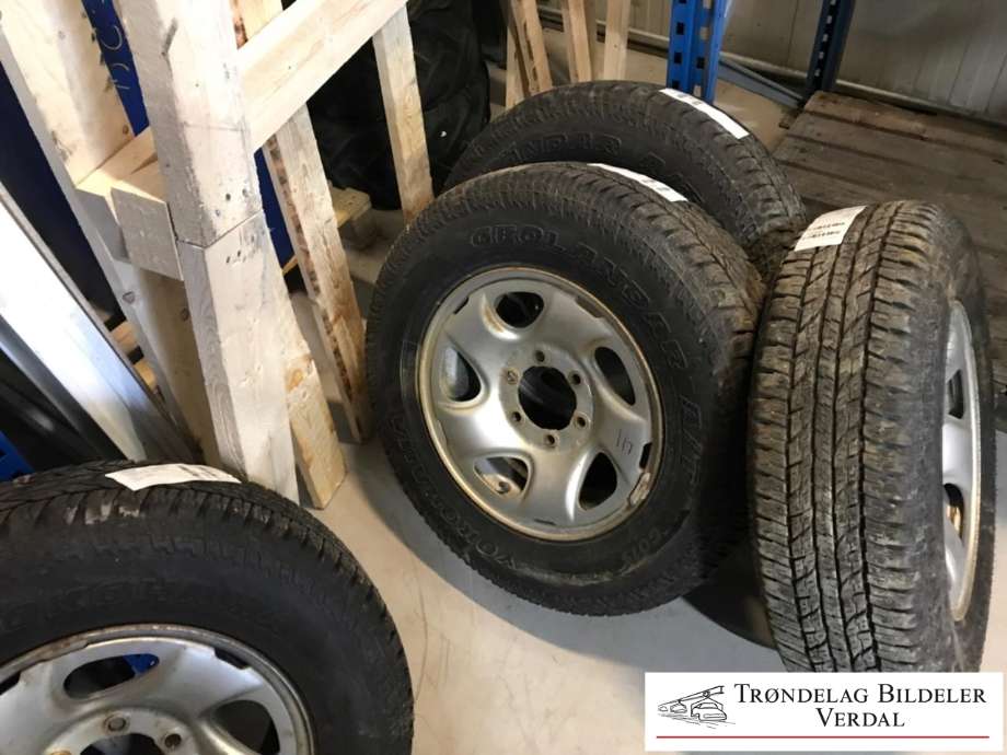 Hjulsett stål sommer til Toyota Hilux 2002-2005  (YOKOHAMA GEOLANDAR|205/80R16|DOT: 4720|DYBDE  7MM)
