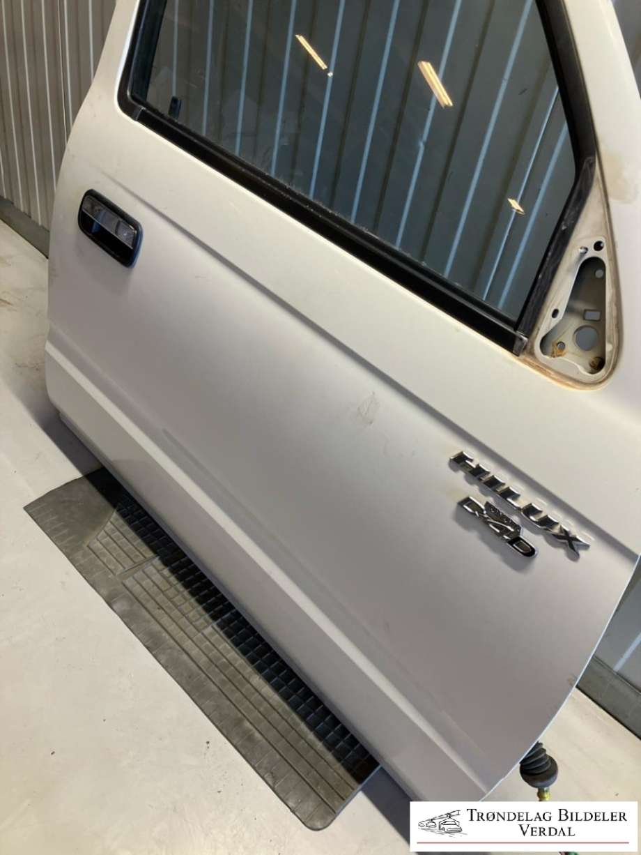 Dør høyre foran til Toyota Hilux 2002-2005