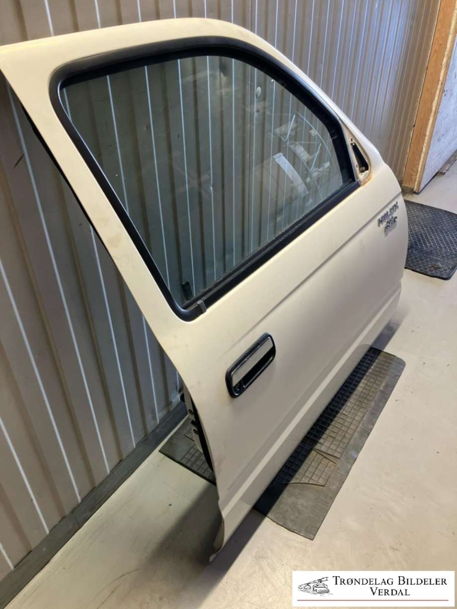 Dør høyre foran til Toyota Hilux 2002-2005
