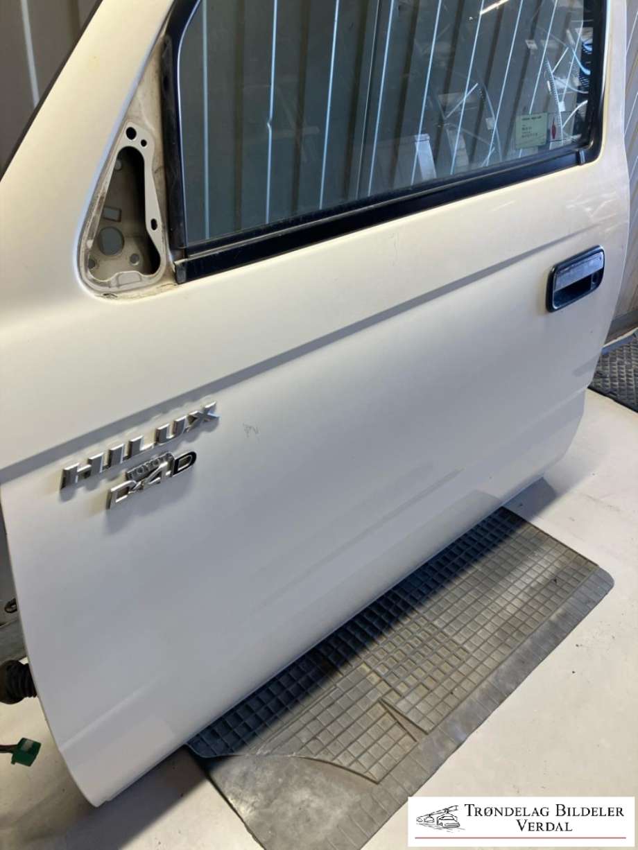 Dør venstre foran til Toyota Hilux 2002-2005