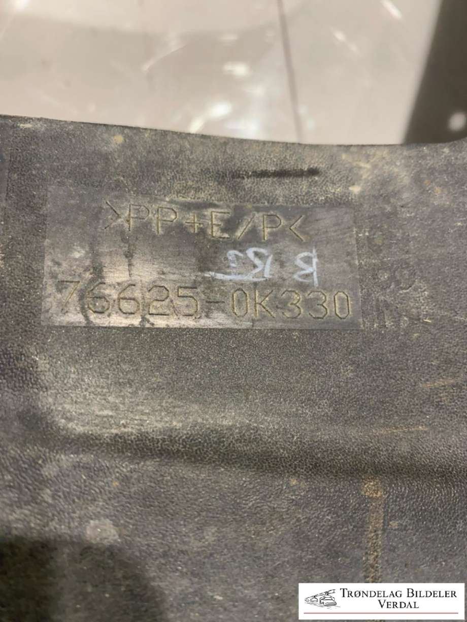 Skvettlapp til Toyota Hilux 2016-2020  (766250K330|)
