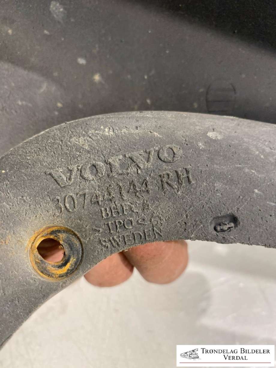 Skvettlapp til Volvo XC70 2008-2013 (Type II, Fase 1)  (3074??44|)