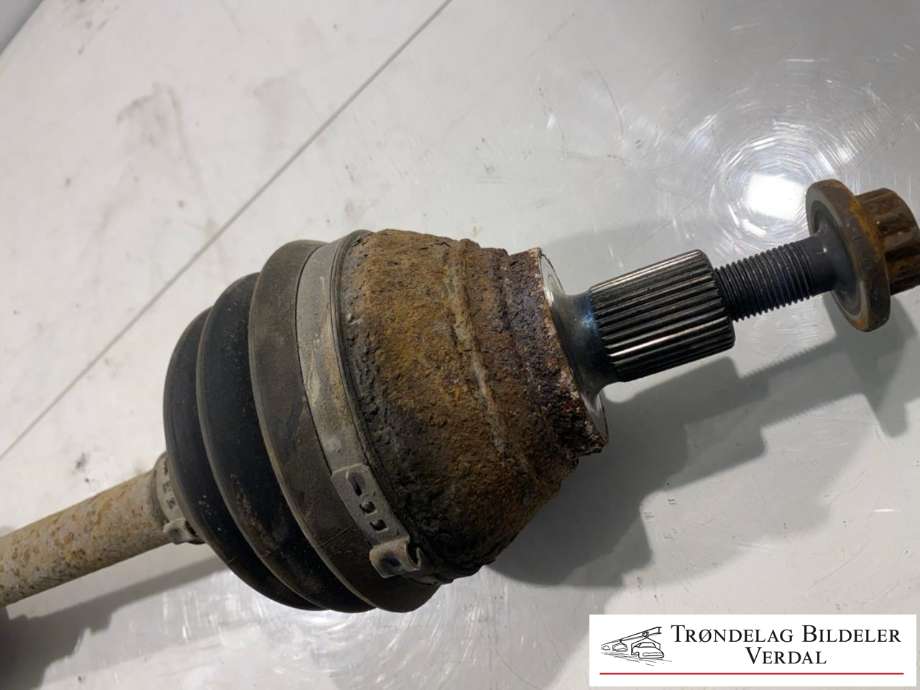 Drivaksel venstre foran, diesel/automat til VW Passat 2015-2019 (Fase 1) (B8) (B8) (|P/N)