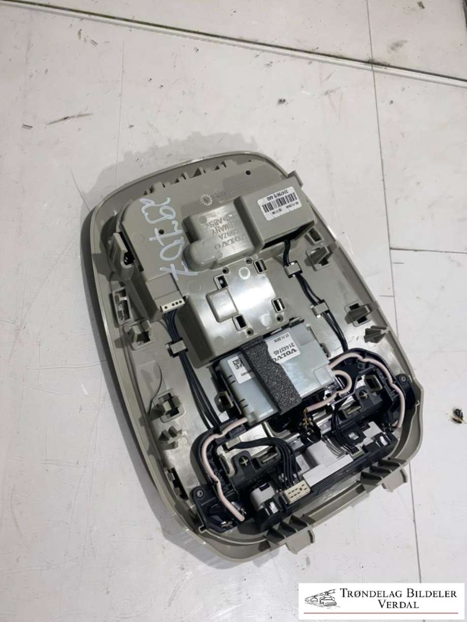 Taklyspanel til Volvo V90 / V90 CC / S90 2016-->>  (31479611AA0|31443745|)