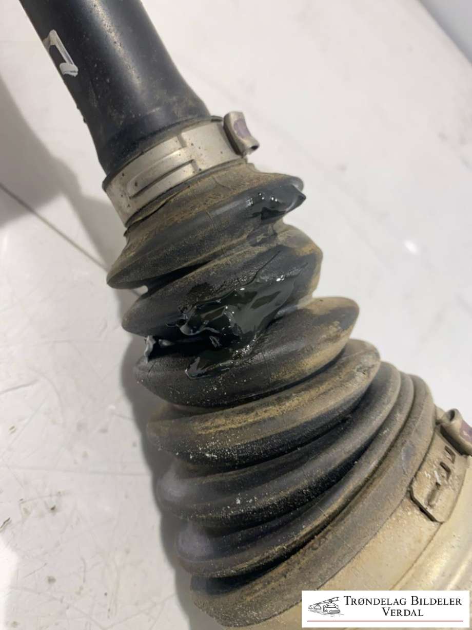 Drivaksel venstre foran, diesel/manuell til VW Transporter / Caravelle 2009-2015 (Fase 2) (T5) (T5) (7E0407271R|)