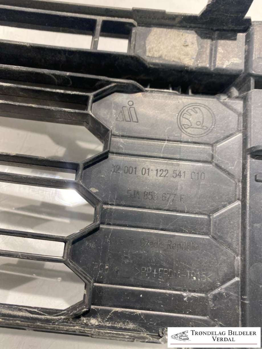 Grill til Škoda Rapid 2012-2019  (5JA807681B|5JA807682R|5JA853677E)