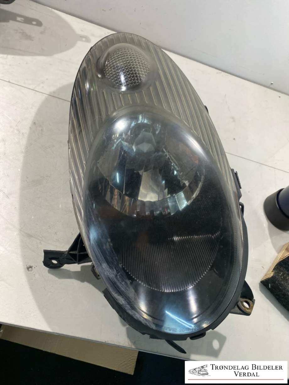 Frontlykt høyre halogen til Nissan Micra 2003-2010 (K12) (K12) (|P/N)