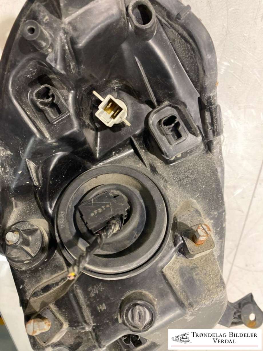 Frontlykt høyre halogen til Nissan Micra 2003-2010 (K12) (K12) (|P/N)
