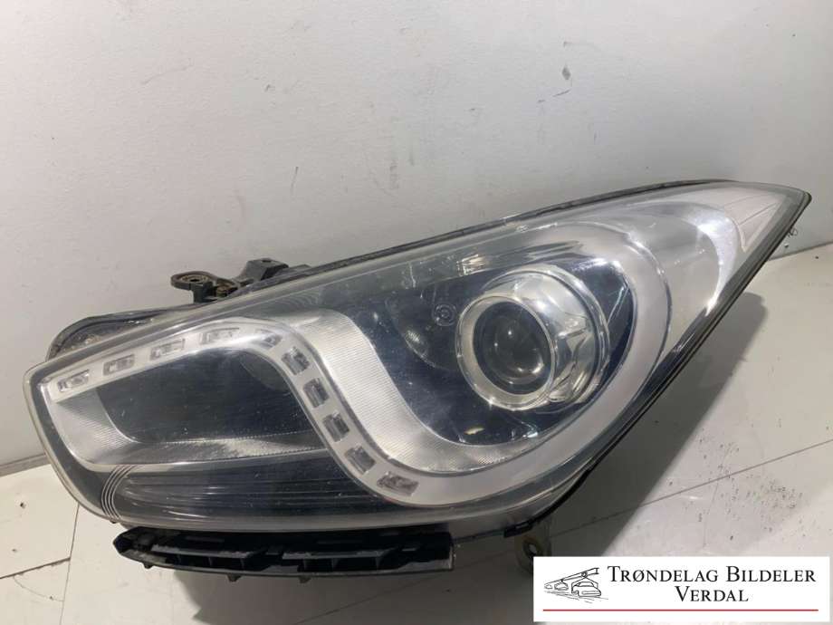 Frontlykt venstre halogen til Hyundai i40 2012-2017