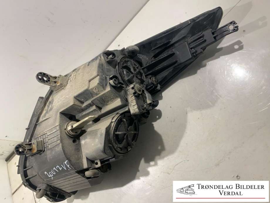 Frontlykt venstre halogen til Hyundai i40 2012-2017