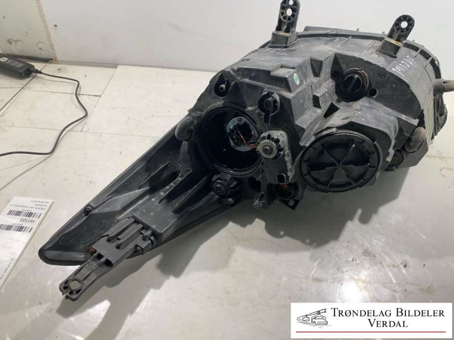 Frontlykt venstre halogen til Hyundai i40 2012-2017