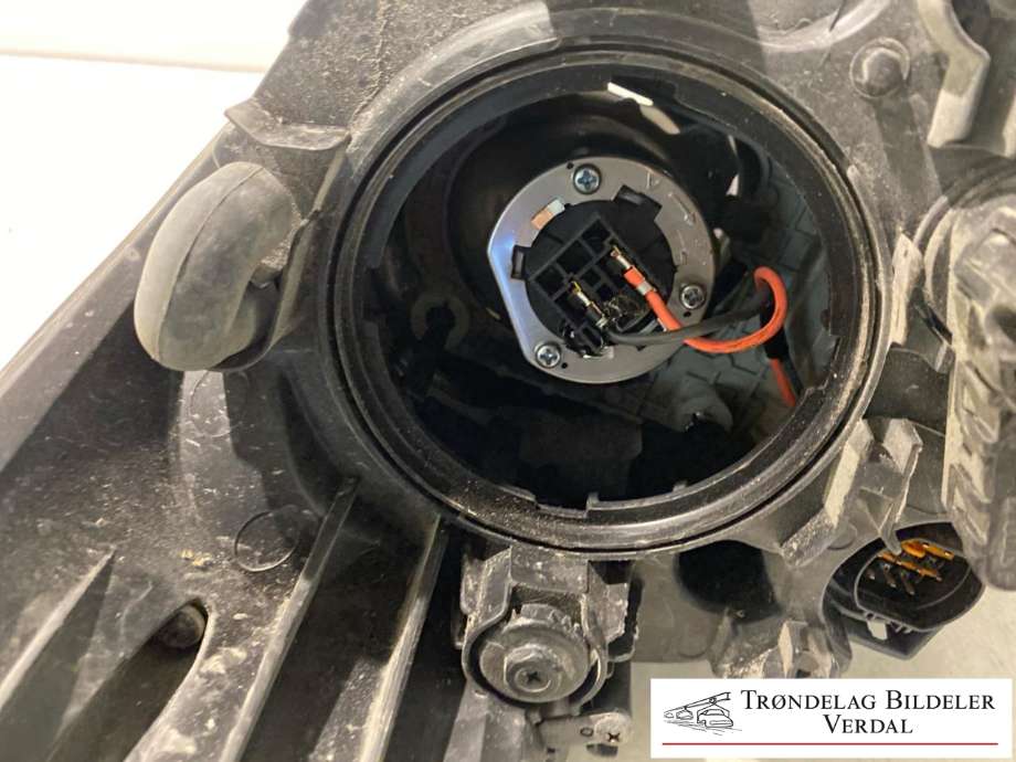 Frontlykt venstre halogen til Hyundai i40 2012-2017