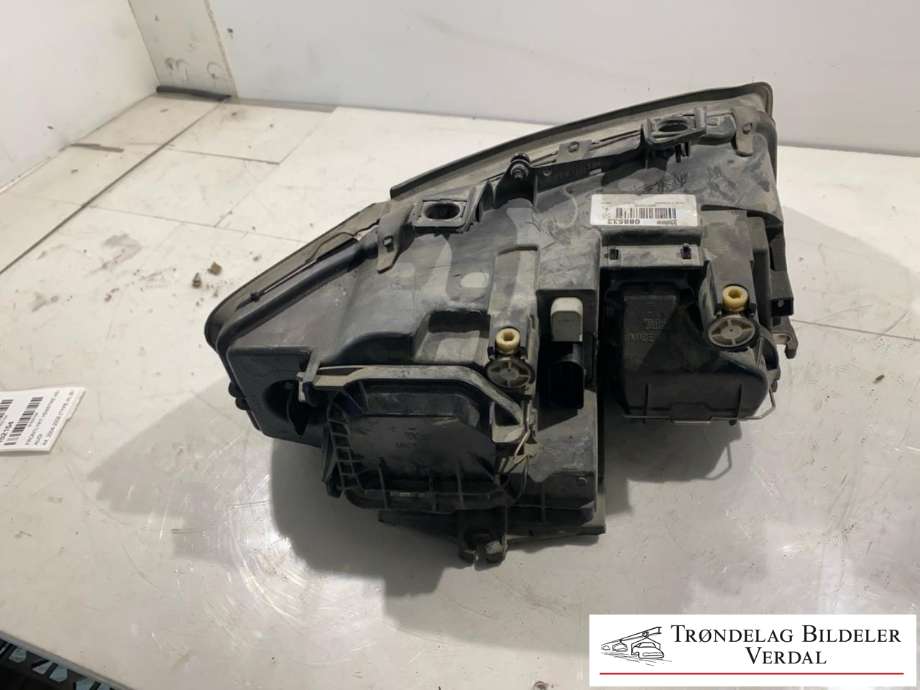 Frontlykt venstre xenon til Audi A4 2004-2008 (Type III) (B7) (B7)