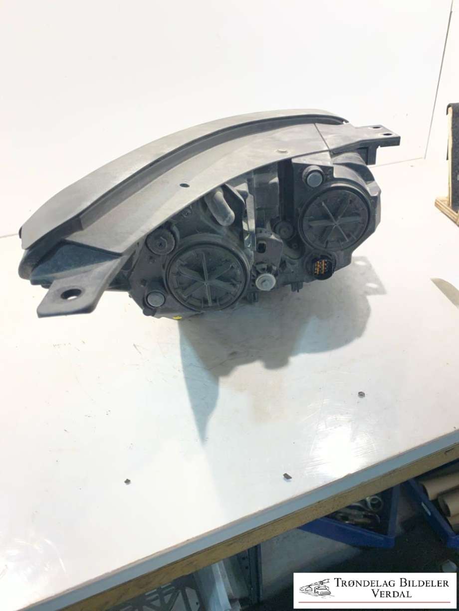 Frontlykt venstre halogen til Kia Soul 2014-2019 (Type II)  (92101E 40101D|)