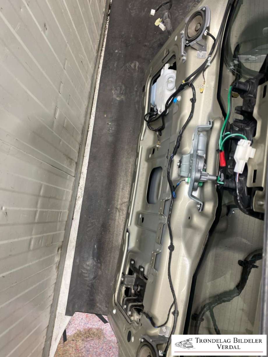 Bakluke til Mitsubishi Pajero 2007-2016 (Type IV, Fase 1)