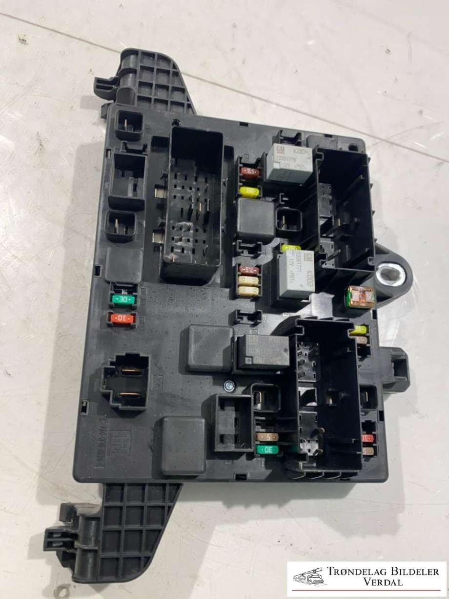 Sikringsboks til Opel Zafira Tourer, 2012-2018  (20957185)