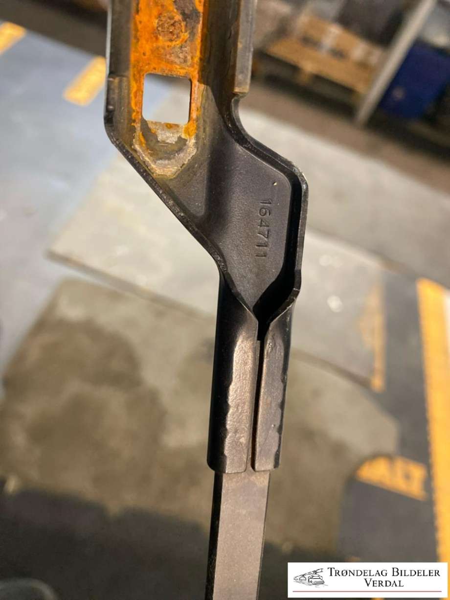 Viskerarm frontrute høyre til Opel Zafira Tourer 2012-2018  (20812594|)