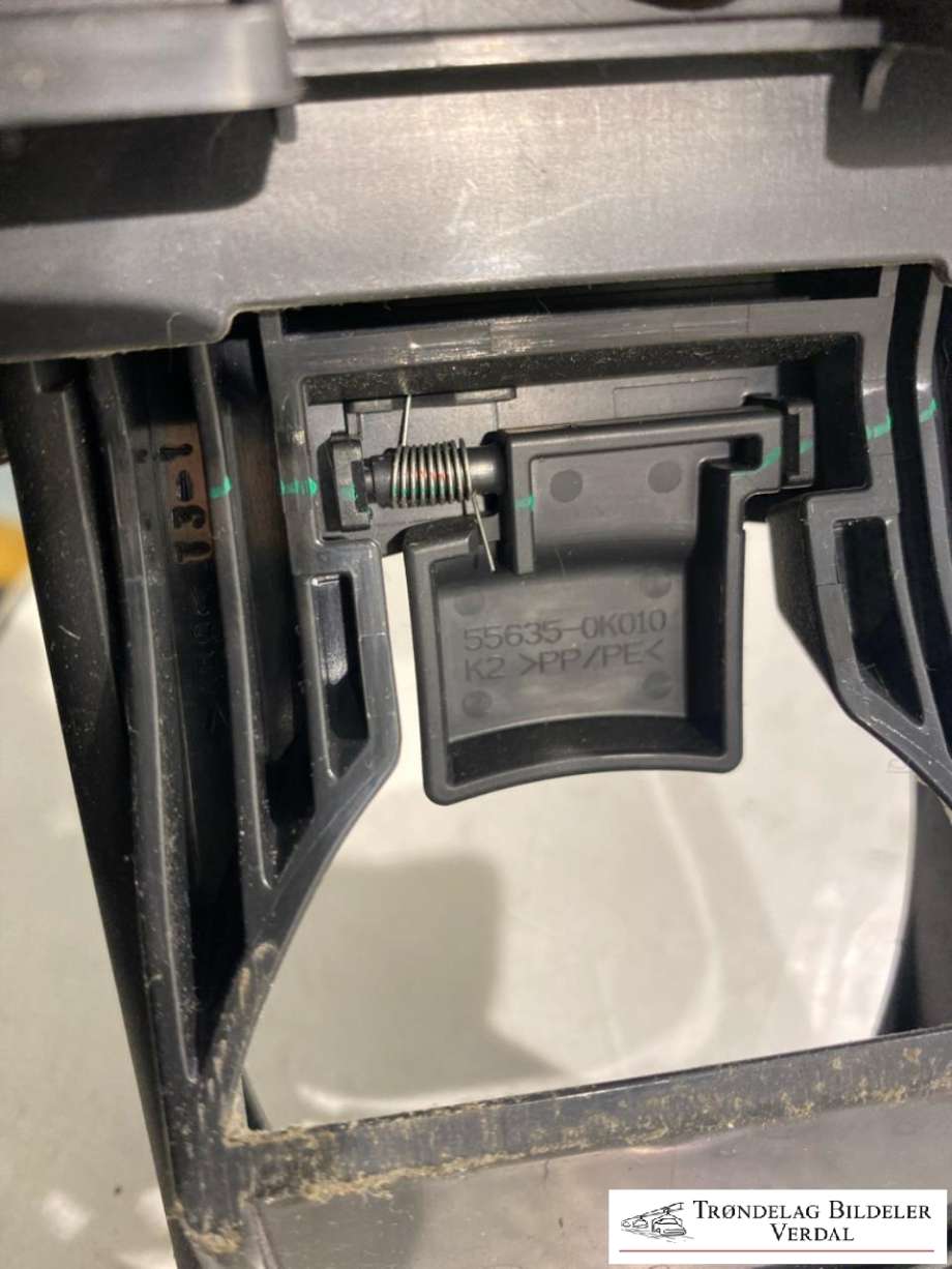 Dashbord koppholder til Toyota Hilux 2012-2016  (556250K010|)
