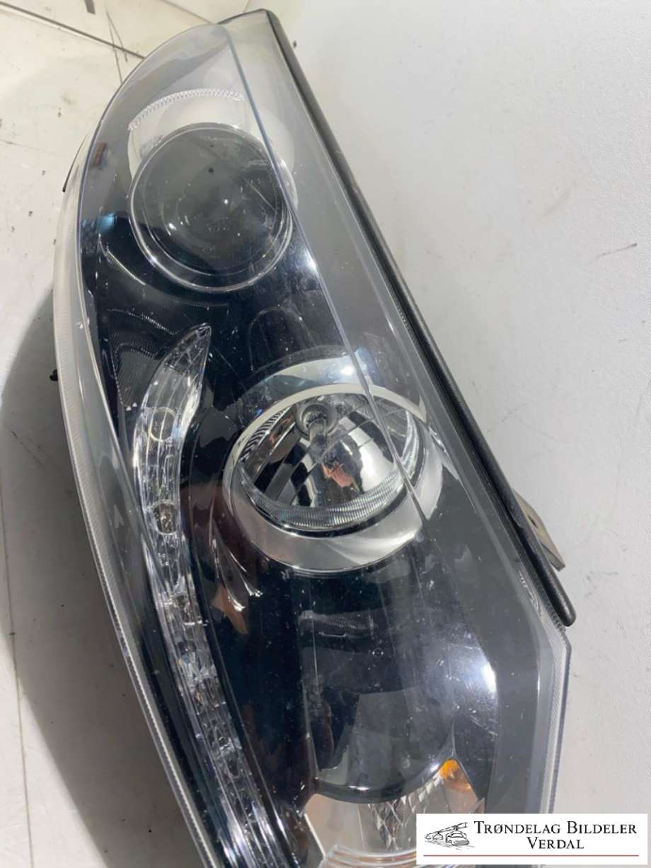 Frontlykt høyre xenon til Kia Sportage 2010-2016 (Type III)  (921023U111|)
