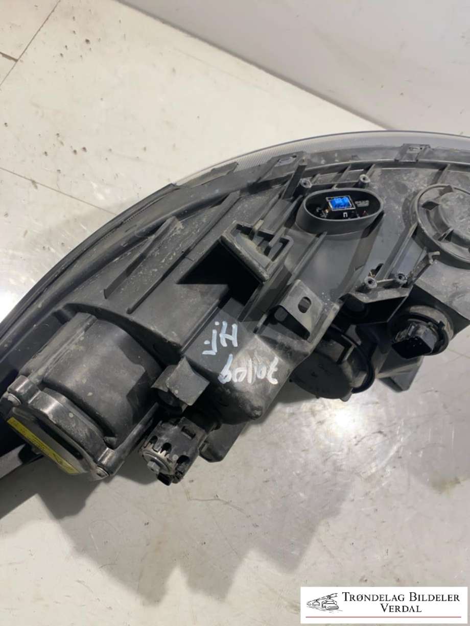 Frontlykt høyre xenon til Kia Sportage 2010-2016 (Type III)  (921023U111|)