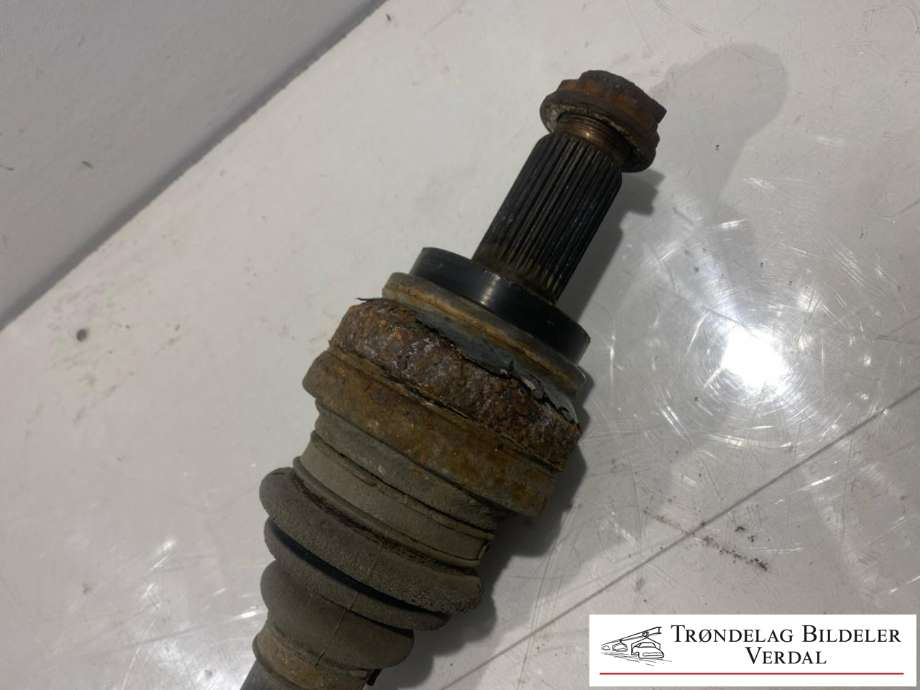 Drivaksel venstre bak, diesel/automat til BMW 5-Serie 2010-2017 (F10/F11) (F10/F11) (7581027AI03|33 20 7 581 021|)