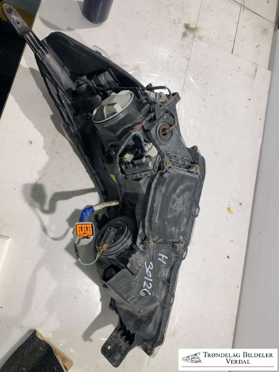 Frontlykt høyre xenon til Subaru Legacy 2009-2015  (84001AJ101|)